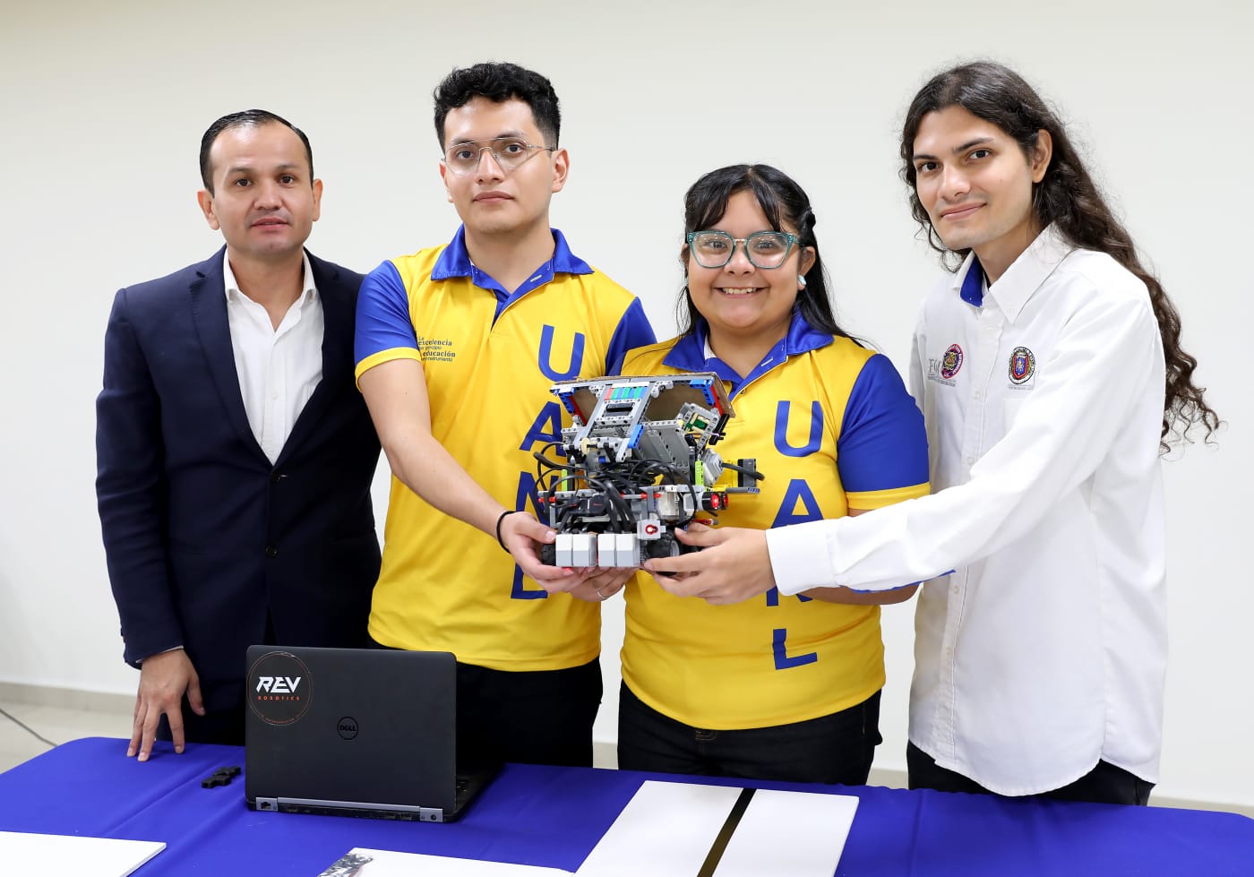 Participarán estudiantes de la UANL en concurso de robótica en Francia