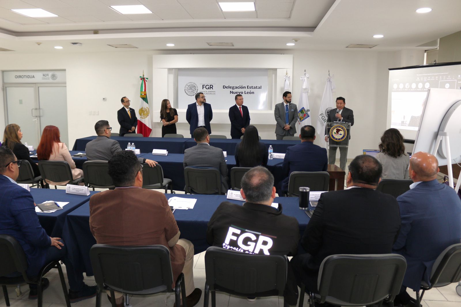 Capacitan a elementos de la FGR en combate al lavado de dinero