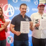 Adrián de la Garza firma el Pacto por la Primera Infancia