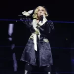 Demandan a Madonna por comenzar con 2 horas de retraso sus conciertos