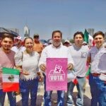José Luis Garza Ochoa se suma a manifestación de la «Marea Rosa»