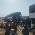 Auxilia INM a 407 personas migrantes abandonadas en tres autobuses en Veracruz