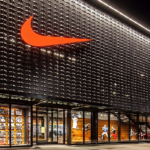 Acciones de Nike se hunden casi 20%