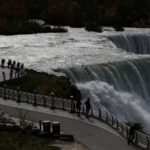 Trágico accidente en las Cataratas del Niágara: madre y sus dos hijos caen al vacío