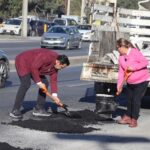 Reparan 150 baches diarios en Santa Catarina tras daños por tormenta Alberto