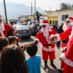 Policías de San Pedro reparten alegría y apoyos navideños en el poniente y el Casco