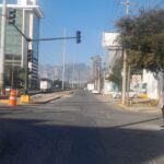 Monterrey limpia zona afectada por choque de tren y autobús en Santa María