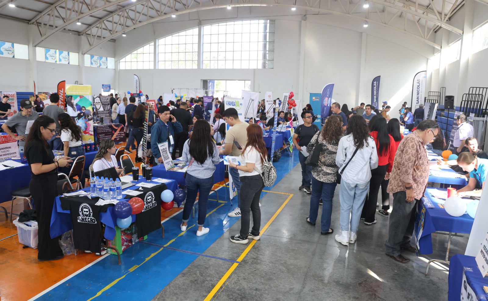 Empresas de Nuevo León buscan talento en Feria del Empleo de San Nicolás