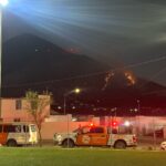 Continúan labores para controlar incendio en el cerro El Fraile, Escobedo