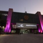 Monterrey ilumina su Ayuntamiento de morado en conmemoración del Día de la Mujer