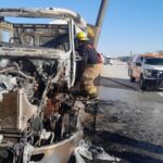 Incendio de camión quinta rueda en la carretera Juárez-El Castillo