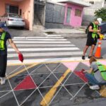 Pintan cruces y señalizan accesos para proteger a infancias en Jardín de Niños José Marroquín Leal