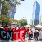 CNTE bloquea Palacio Nacional para exigir diálogo directo con Sheinbaum