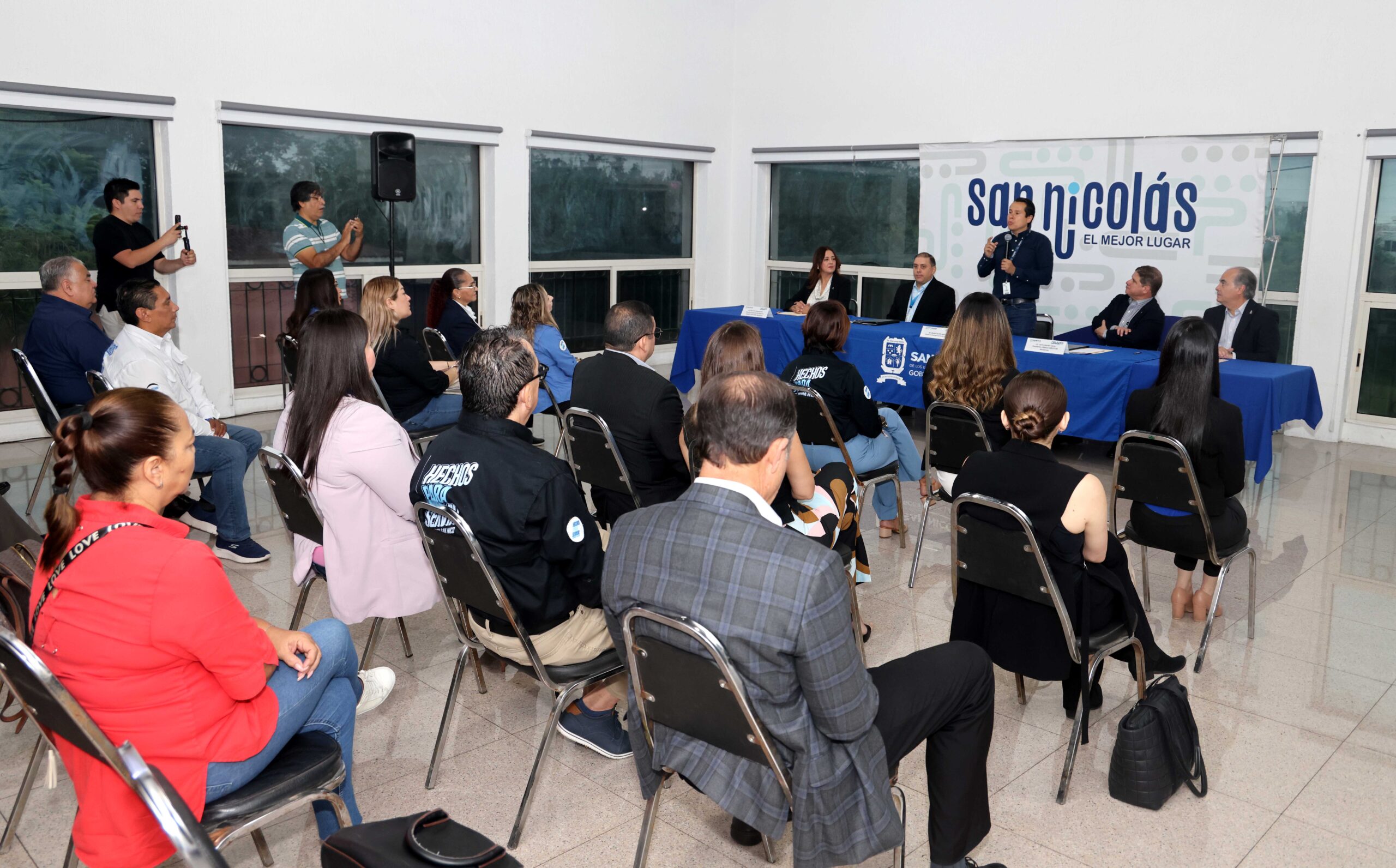 Firman convenio para capacitar y formalizar a pequeños negocios en San ...