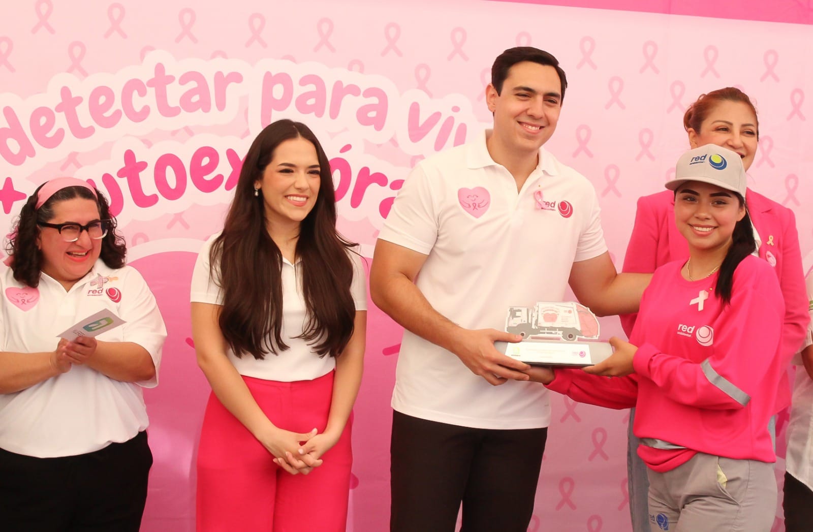 Apodaca impulsa conciencia sobre el cáncer de mama con Campaña Rosa 2025