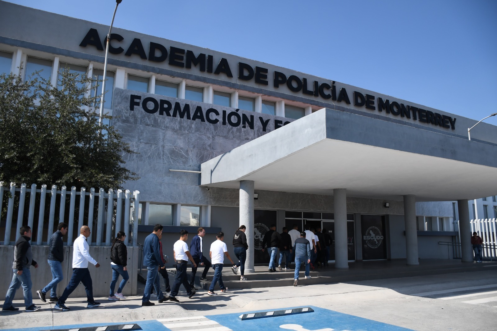 Dan la bienvenida a 41 nuevos cadetes en la Academia de Policía de ...