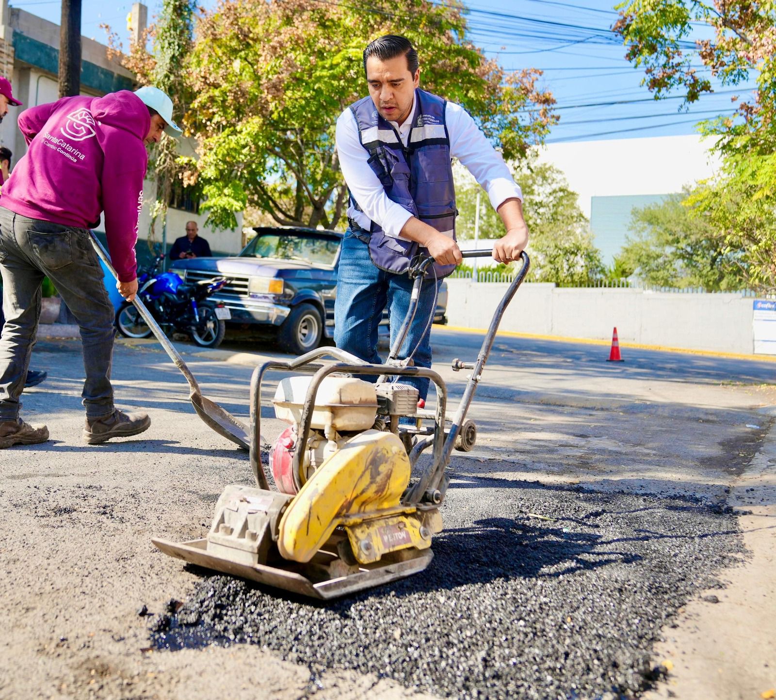 Refuerza Gobierno de Santa Catarina programa de bacheo en avenidas y ...