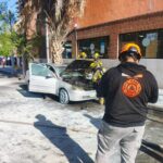 Incendio de automóvil genera movilización de bomberos en Monterrey