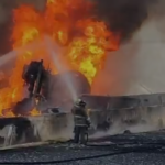 Incendio de pipa detiene la autopista a Reynosa en Juárez