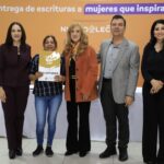 Mujeres de Nuevo León reciben escrituras de sus viviendas sin necesidad de la firma del esposo