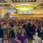Clara Luz Flores impulsa redes de apoyo y oportunidades para mujeres en Expo Mujeres con Luz
