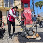 Mejoran calles de colonias en Santa Catarina con programa municipal de bacheo