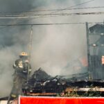 Incendio en taller de pintura moviliza a cuerpos de auxilio en el Centro de Monterrey