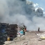 Incendio en recicladora moviliza a corporaciones de auxilio en Salinas Victoria