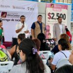 Entregan más de 10 mil tarjetas de la Beca Rita Cetina a estudiantes de primaria en Santa Catarina