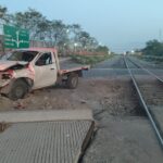 Tren choca con camioneta en Escobedo; conductor resulta con lesiones leves