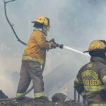 Sofocan incendio que arrasó con varios tejabanes en la vía a Saltillo