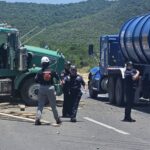 Derrame de carga obliga a restringir la circulación tras accidente en Montemorelos