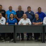 Taxistas y operadores exponen crisis del transporte en reunión con Andrés Mijes