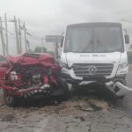 Cierre parcial en la Carretera a Laredo tras accidente entre transporte de personal y pickup