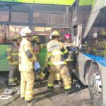 Accidente entre dos camiones en el Centro de Monterrey deja personas lesionadas