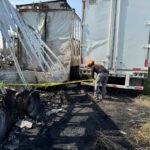 Pastizal en llamas daña cinco cajas de tráiler en empresa de transporte de Escobedo