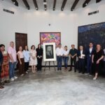 Recibe San Pedro retrato de Mauricio Fernández elaborado con la técnica tradicional de Olinalá, Guerrero