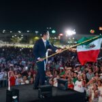Reúne Santa Catarina a 12 mil personas en una noche de música, comedia y tradición patria